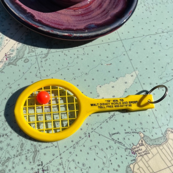 Vintage Vistana Resort Tennis Racket Keychain - Picture 2 of 3